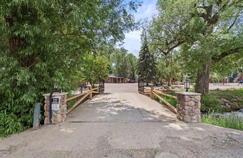 Colorado Springs Cabin | Tranquil Mountain Cabins with Modern Amenities near Garden of the Gods in Colorado Springs, Colorado