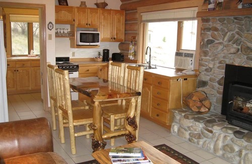 Darby Cabin | Tranquil Mountain Glamping Retreat: Stunning Log Cabin with in Darby, MT
