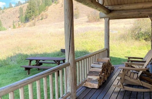 Darby Cabin | Tranquil Mountain Glamping Retreat: Stunning Log Cabin with in Darby, MT