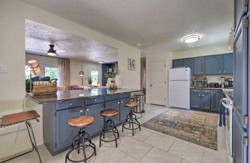 Linden House | Tranquil mountainhouse w/hot tub, super close to trails & wineries- pet friendly