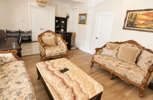 Vancouver South House | Tranquil Oakridge Mall Area Ensuite Stay - near Skytrain Station