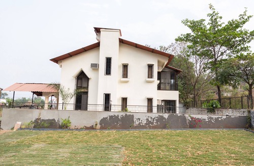 Karjat Villa | Tranquil Oasis - A Villa Escape 6BHK with AC, Wi-Fi