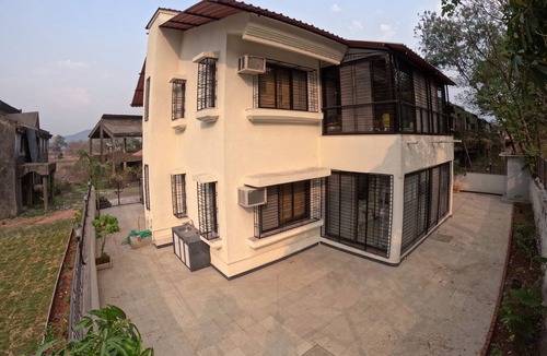 Karjat Villa | Tranquil Oasis - A Villa Escape 6BHK with AC, Wi-Fi