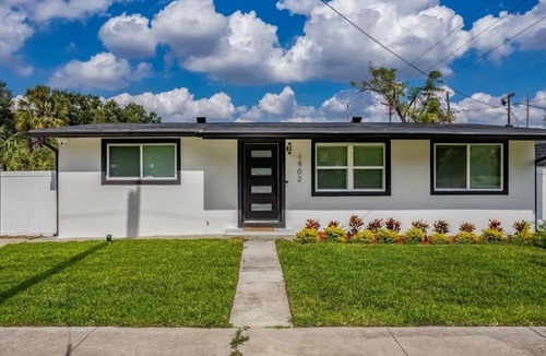 Tampa Heights House | Tranquil Oasis Cozy Escape Near Everything