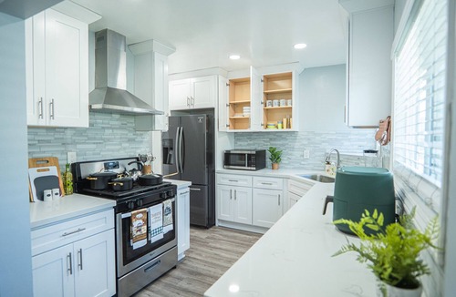 Northwest Torrance House | Tranquil Oasis: Mins to LAX. Downtown LA & Orange County. SoFi/Redondo/Disney