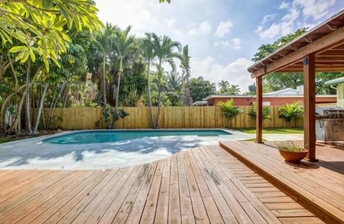 Lake Ridge House | Tranquil Poolside Bliss Pergola Deck Turf Yard