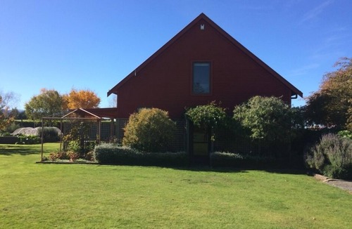 Renwick Apartment | Tranquil, private guest accommodation in beautiful garden setting