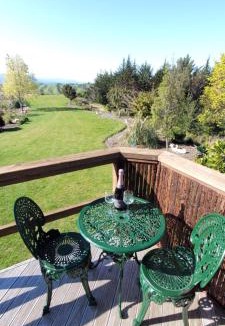 Upper Moutere Apartment | Tranquil retreat with spa & breathtaking views