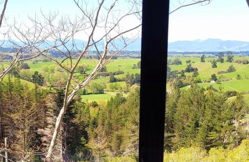 Upper Moutere Apartment | Tranquil retreat with spa & breathtaking views