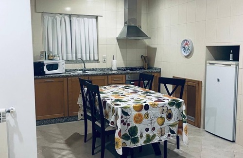 Cinfaes House | Tranquil, river front house with WiFi in Cinfães 2 bikes and 2 paddle boards