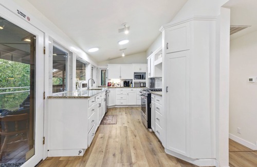Washougal House | Tranquil Riverfront Retreat Villa