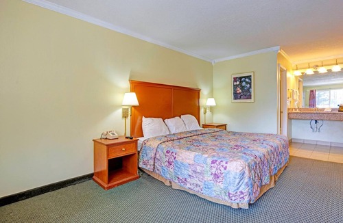 Stevenson Hotel | Tranquil Room Perfect for Nature Lovers – Close to Bridge of the Gods -4.4 miles