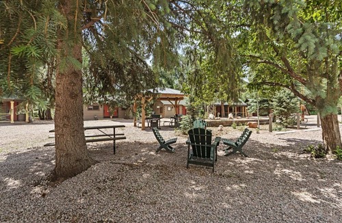 Colorado Springs Cabin | Tranquil Rustic Cabins with Scenic Mountain Access near Garden of the Gods, Colorado Springs CO