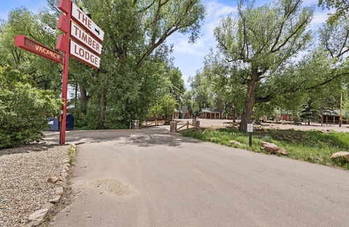 Colorado Springs Cabin | Tranquil Rustic Cabins with Scenic Mountain Access near Garden of the Gods, Colorado Springs CO