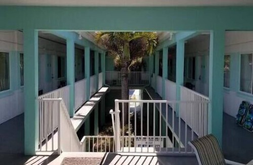 Pass-a-Grille Historic District Condo | Tranquil setting one bedroom condo on Pass a grille beach