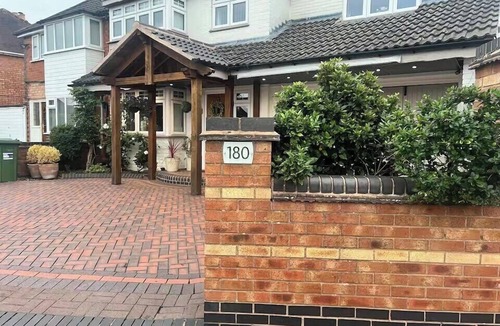 Solihull House | Tranquil Solihull Retreat - 3 Bedroom House