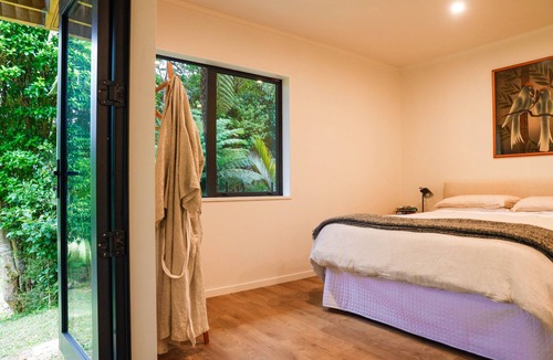 Furneaux Apartment | Tranquil space off nestled among native bush off Queen Charlotte Track