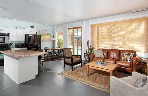 Carbondale House | Tranquil & Spacious 2Bd in C’dale. Majestic, VIEWS , comfy, close 2 skiing, WiFi