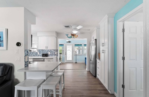 Englewood South House | Tranquil & Spacious Heated Pool, Hot Tub, Parking