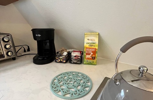 Grants Pass Apartment | Tranquil Studio Amongst the Pines Near Redwood Highway - Pet Friendly!