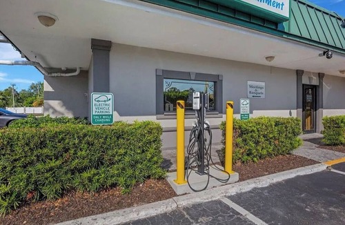 Trailer Estates Apartment | Tranquil Studio Condo located on marina in Sarasota FL. A boater's paradise.