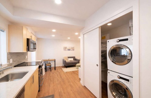 Capitol Hill Condo | Tranquil Studio with City Views Seattle
