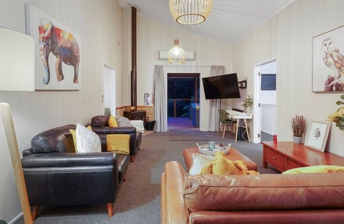 Oratia Other | Tranquil Sunset Retreat | Spa | WIFI | Netflix