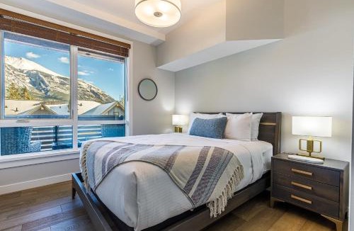 Canmore House | Tranquil Tamarack at Tamarack Lodge