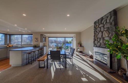 Tekapo House | Tranquil Tekapo Stay Near Lake With Mountain Views