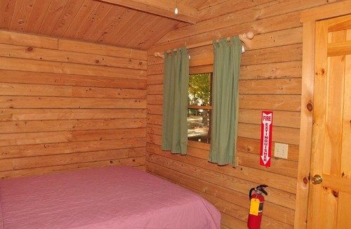 Sturgeon Bay Resort | Tranquil Timbers Cabin 11