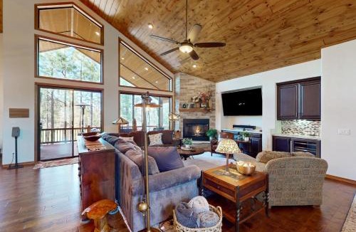 Torreon House | Tranquil Torreon Pines and Fairway Hideaway