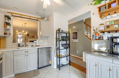 Germantown House | Tranquil Townhouse Retreat w/Deck in Germantown!