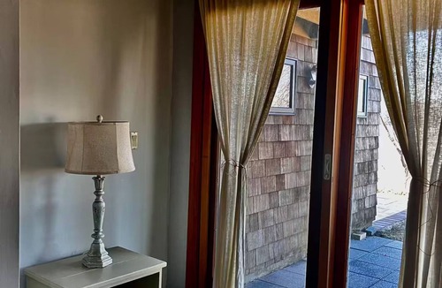 Wappingers Falls Apartment | Tranquil Tree-House on the beautiful Hudson River