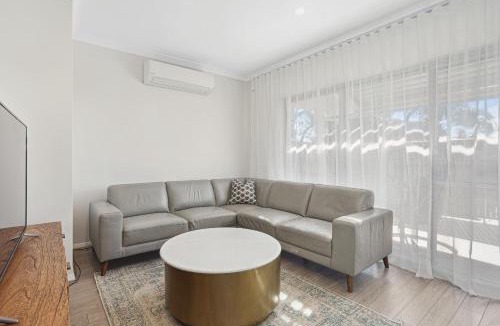 Bassendean House | Tranquil Tree Views 2 Bedroom 2 Bathroom Apartment
