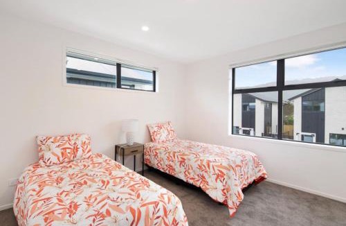 Trentham House | Tranquil Trentham Escape