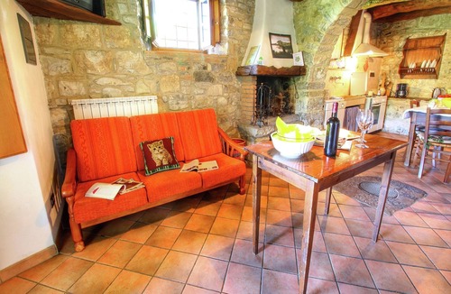 Ortignano Raggiolo House | Tranquil Tuscan Retreat