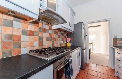 Twickenham Riverside Apartment | Tranquil Twickenham Gem 3 mins to Station & Thames - Pass the Keys