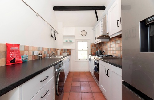 Twickenham Riverside Apartment | Tranquil Twickenham Gem 3 mins to Station & Thames - Pass the Keys