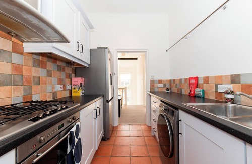 Twickenham Riverside Apartment | Tranquil Twickenham Gem 3 mins to Station & Thames - Pass the Keys