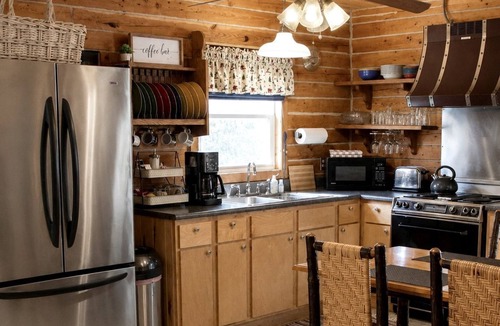 Riverside Cabin | Tranquil Two Bedroom Cabin in Riverside, Wyoming