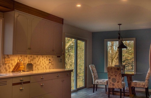 Madison House | Tranquil UNIQUE 3-Bedroom Hideaway Nestled in the Trees with Screened in Porch