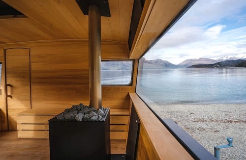 Sunshine Bay House | Tranquil Vacation Rental by Lake Wakatipu with Majestic Mountain Views in Queenstown, New Zealand