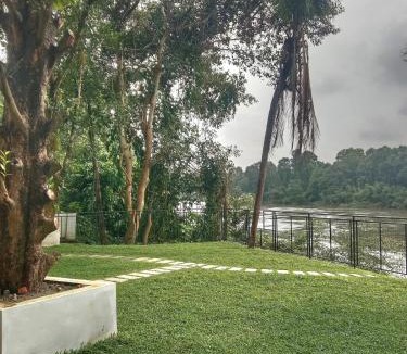 Kuttattukulam Villa | Tranquil Villa by River Peaceful stay by Homeyhuts