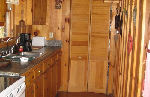 Cashes Valley Cabin | Tranquil Waterfront Cabin