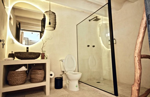 Downtown Queretaro Hotel | Tranquila Suite en la mejor calle del centro Qro.