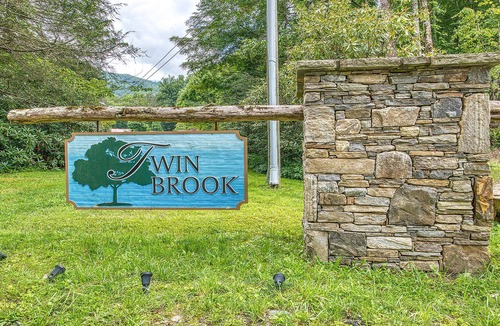 Sherwood Forest Cabin | Tranquility Falls Maggie Valley Cabin w/Fire Pit Pool and Hot Tub
