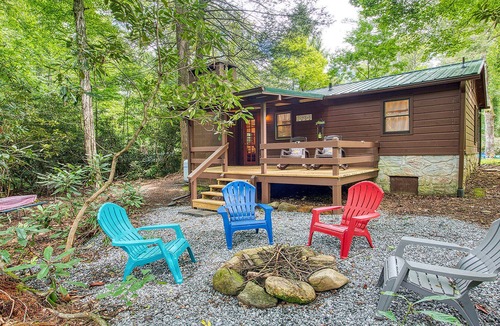 Sherwood Forest Cabin | Tranquility Falls Maggie Valley Cabin w/Fire Pit Pool and Hot Tub