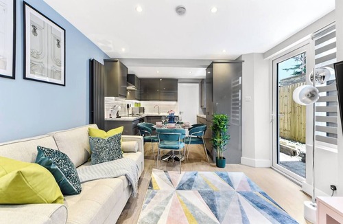 Northumberland Park Apartment | Tranquility in Bloom: Refreshing 2BR Apartment