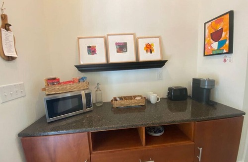 Old Irving Park Apartment | Tranquility Retreat - Serene Setting