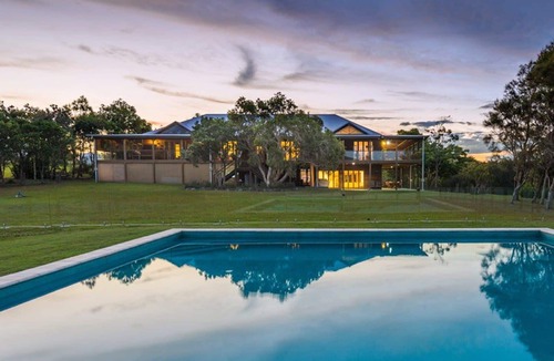 Woolgoolga House | Tranquilo Beach House Beachfront Retreat for 12 Pool Wildlife Accessibility